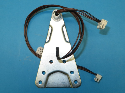 Петля  двери  холодильника